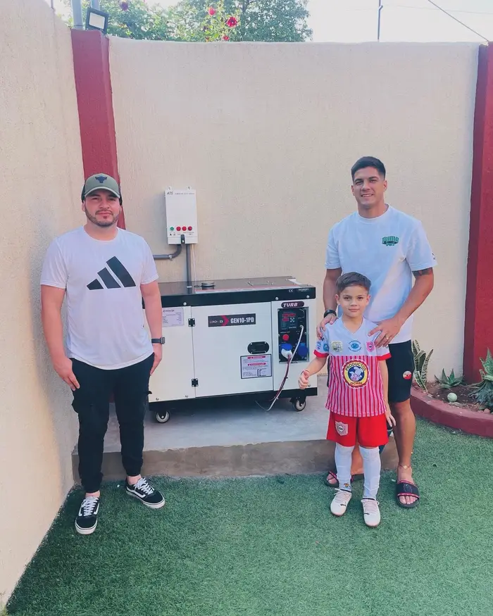 Entrega de un generador de 10 kVA con tablero de transferencia automática en una vivienda